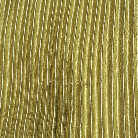 NWT Carli Bybel x Missguided Satin Plisse Plunging Maxi Dress sz 8 yellow gold - Picture 9 of 12